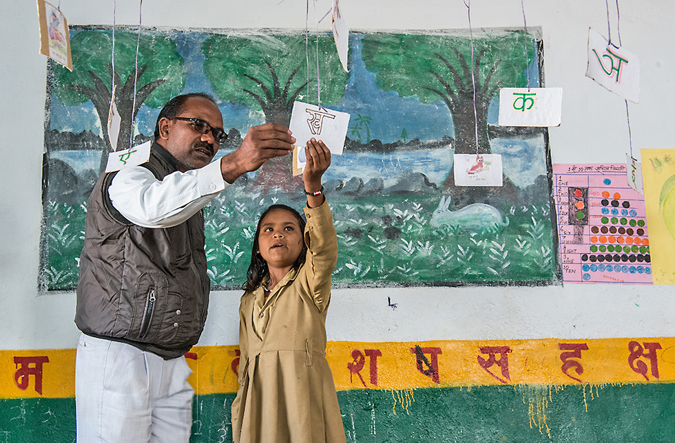 Ein Mädchen in der Schule, Khariar, Indien