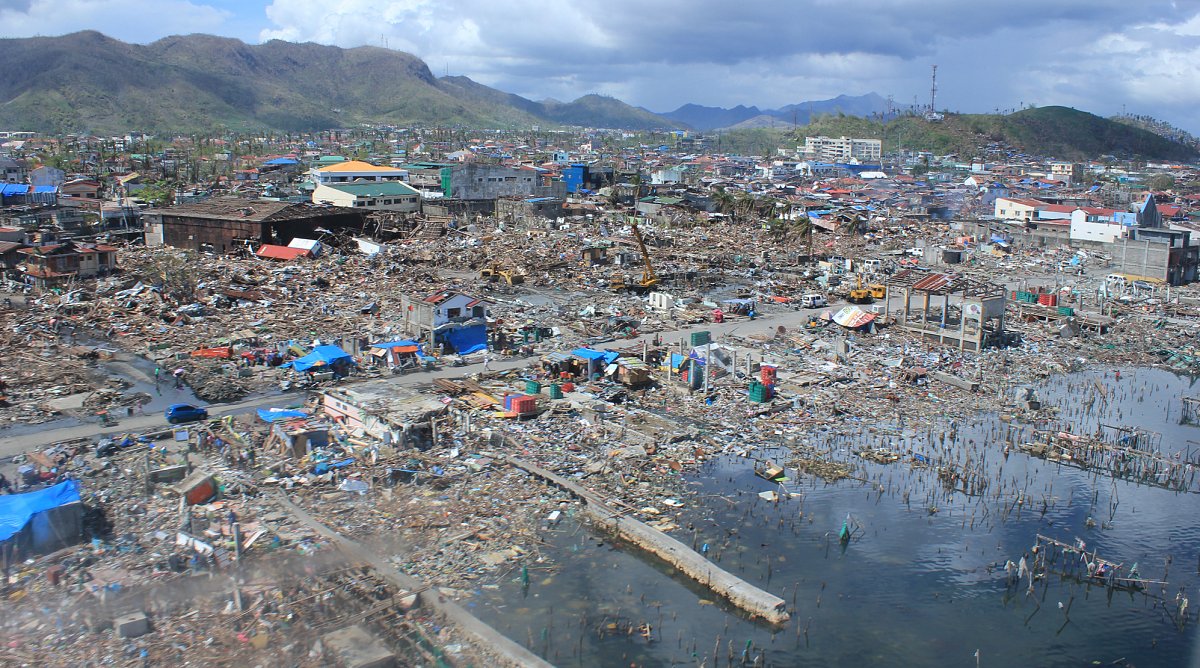 Luftansicht von Tacloban nach dem Taifun Haiyan