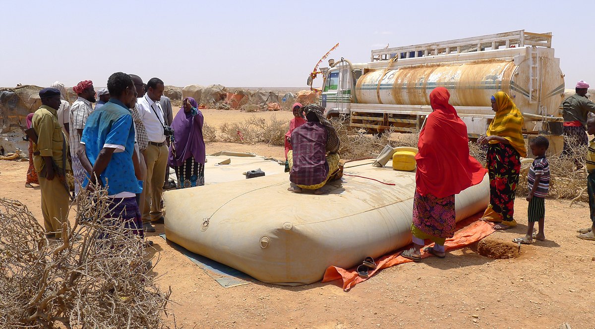 Somalia: Trinkwasserversorgung für notleidende Menschen im Camp