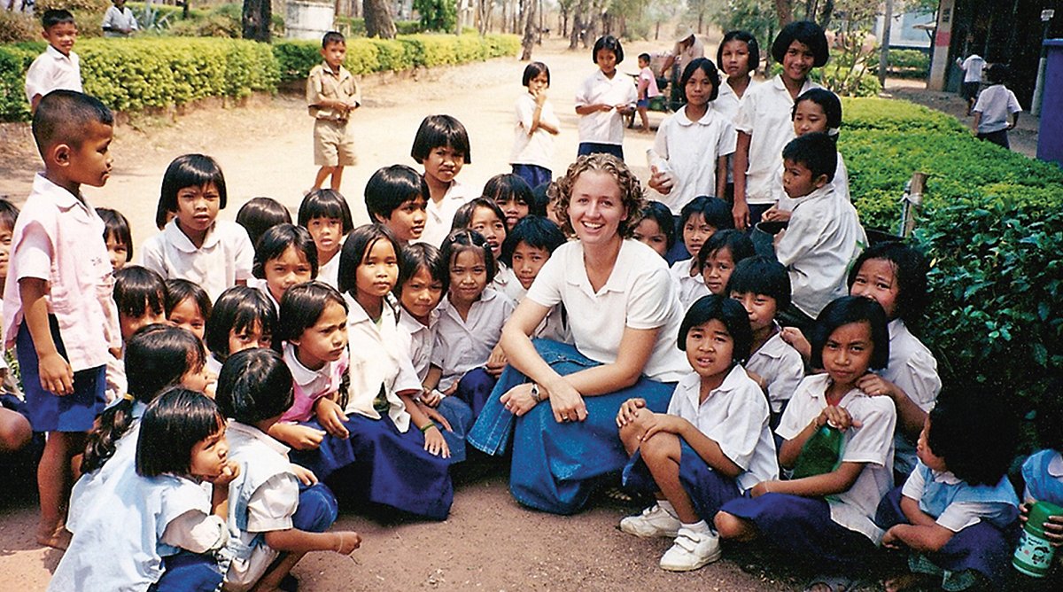 Hier besucht Sara Austin ein Entwicklungsprojekt im Norden Thailands