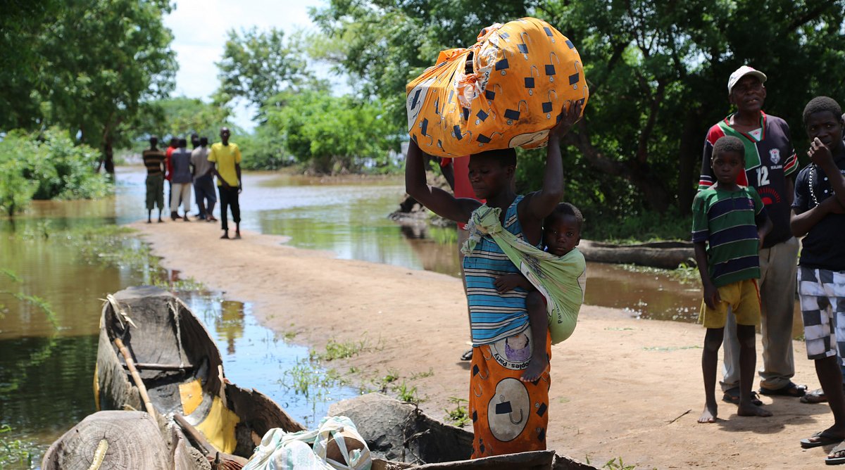 Flüchtling wegen Überschwemmungen in Malawi