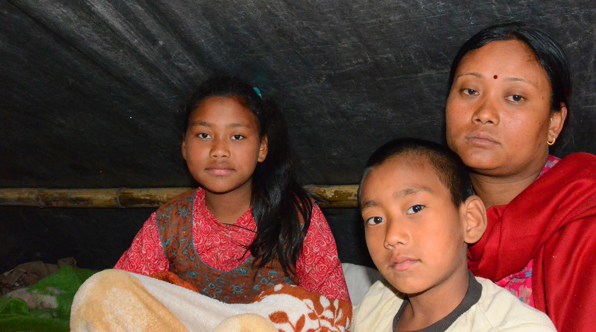 Sandhya, Sayan und Sabi nach dem Erdbeben in Nepal