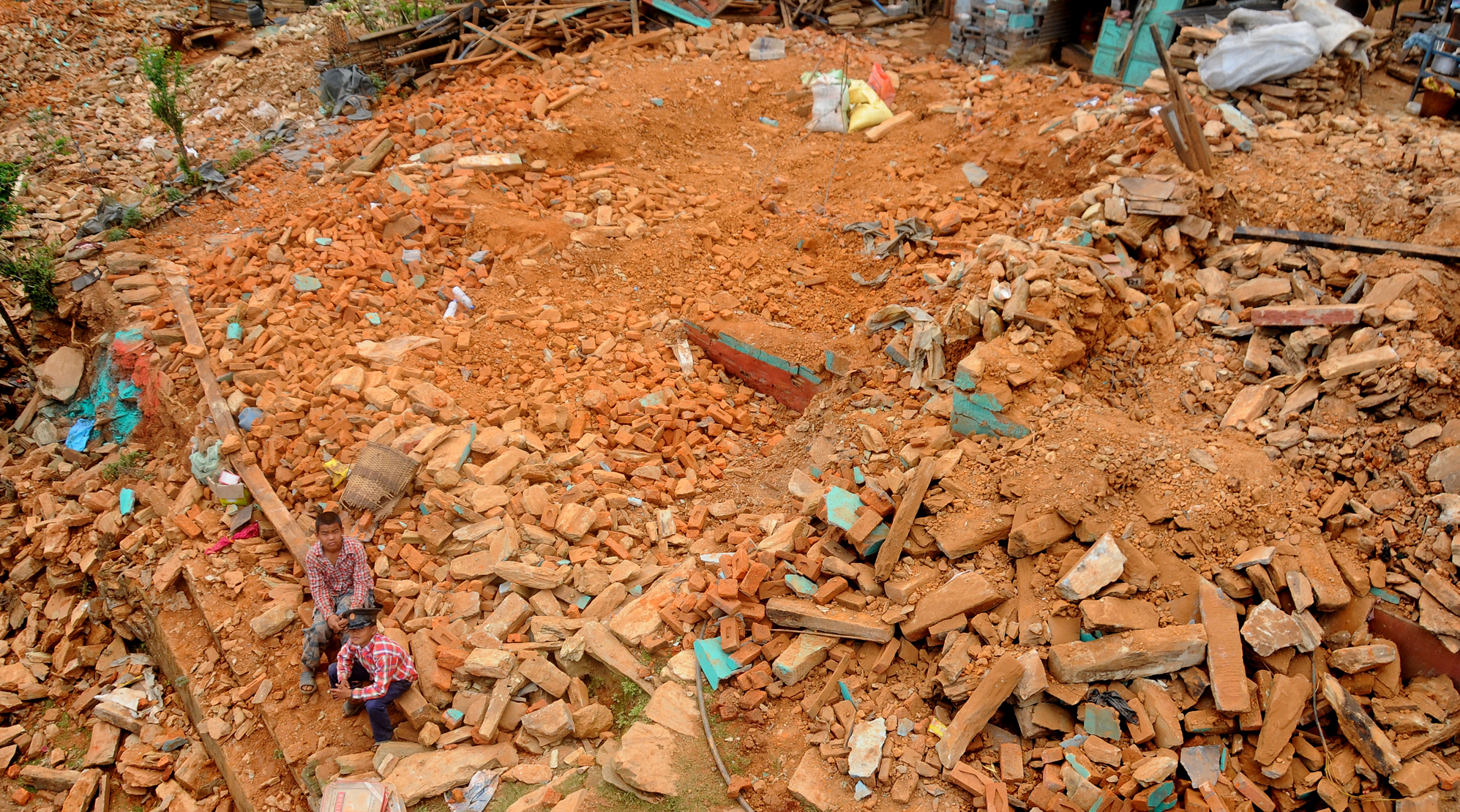 Zerstörtes Haus in Nepal nach dem Erdbeben