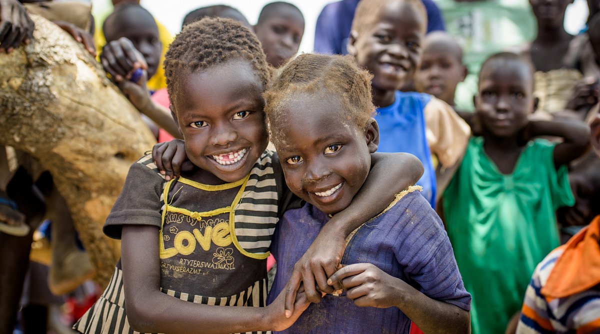 Lachende Kinder in einer Kinderschutzzone von World Vision im Südsudan