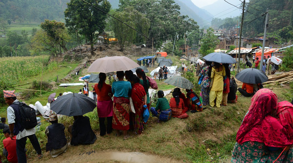 Hilfsgüter-Verteilung in Nepal während dem Monsun
