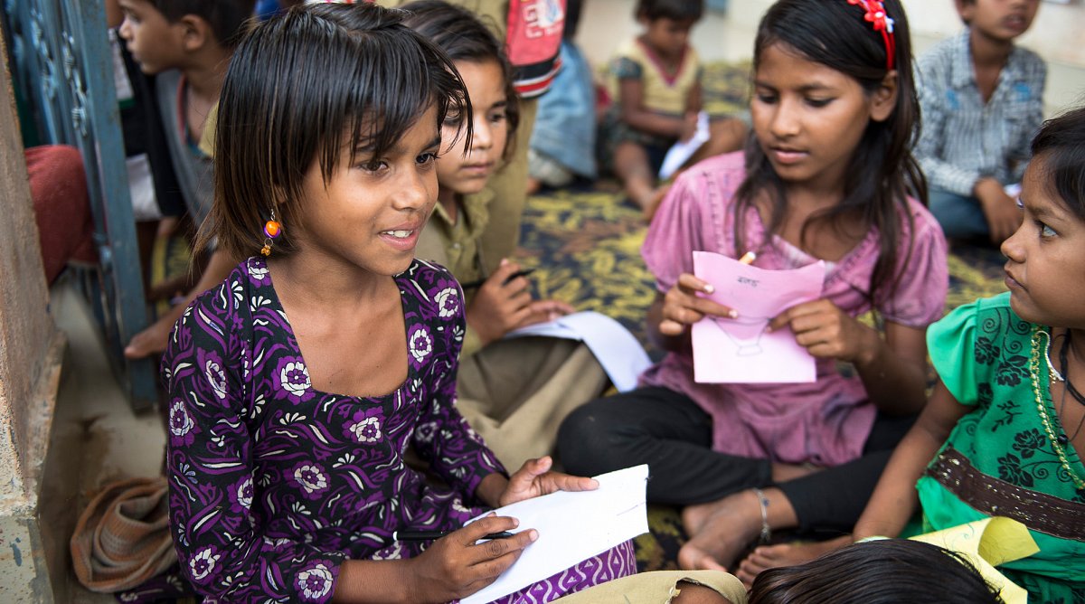 Leseclub von World Vision zur Förderung der Lesefähigkeit in Indien
