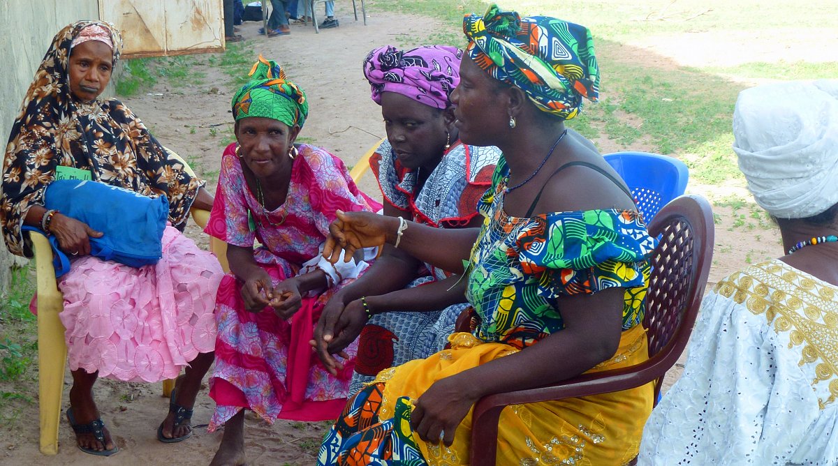 Grossmütter und ältere Frauen, hier bei einem Workshop in Senegal
