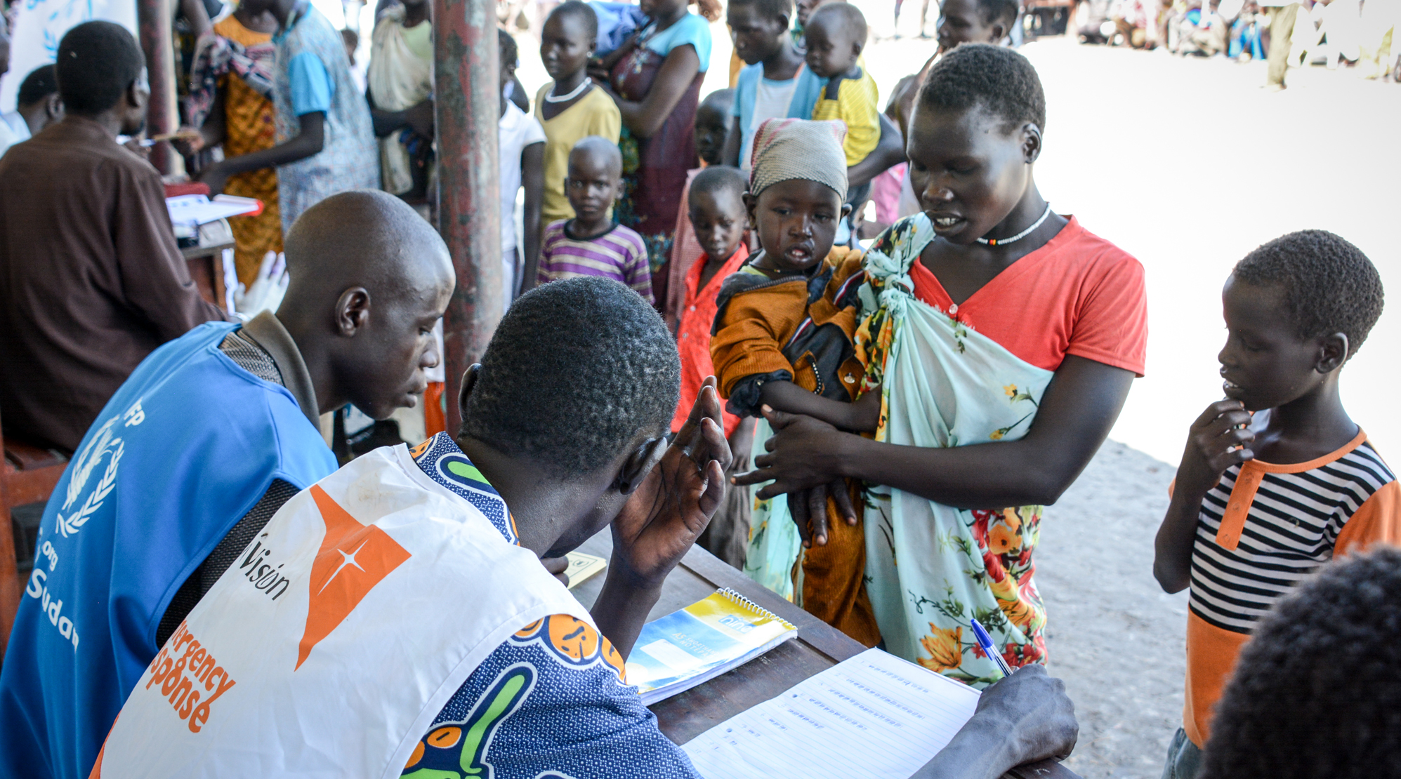 Gemeinsam mit dem UN-Welternährungsprogramm verteilt World Vision Nahrungsmittel an hilfsbedürftige Flüchtlinge im Südsudan.