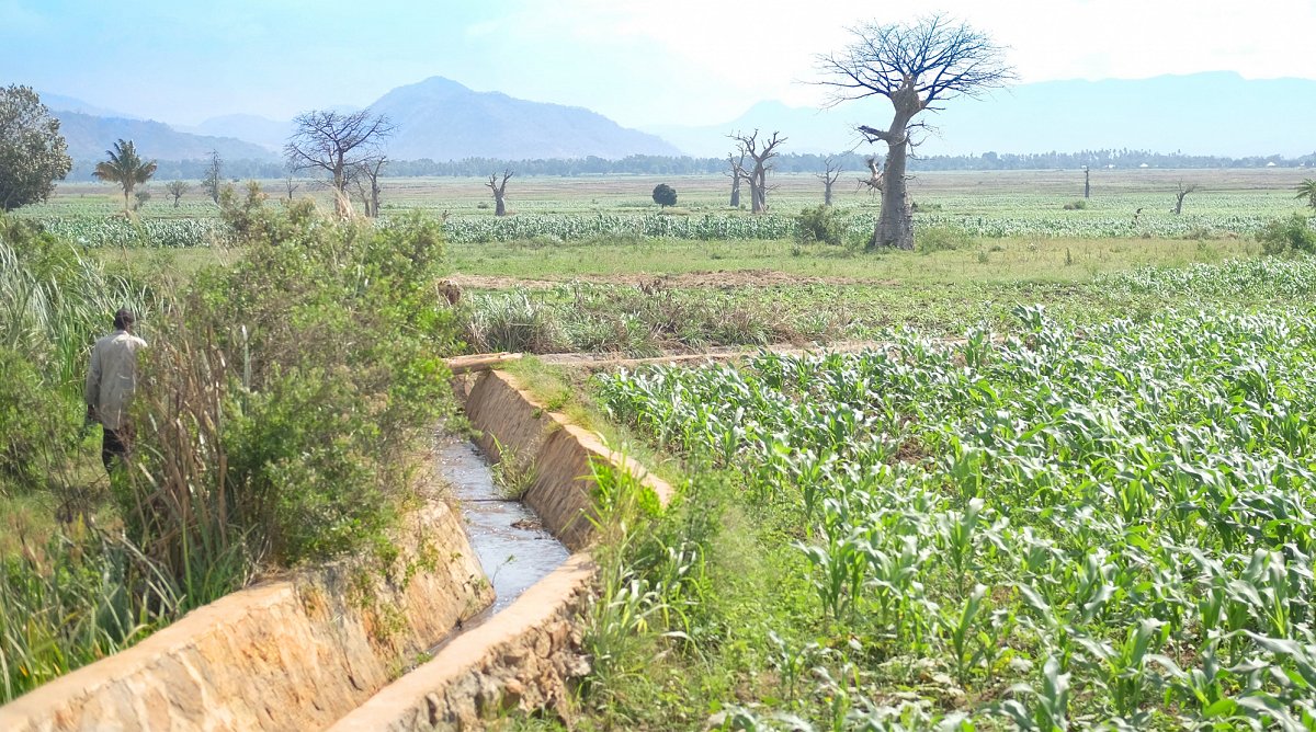 Wasserkanal in Makindube