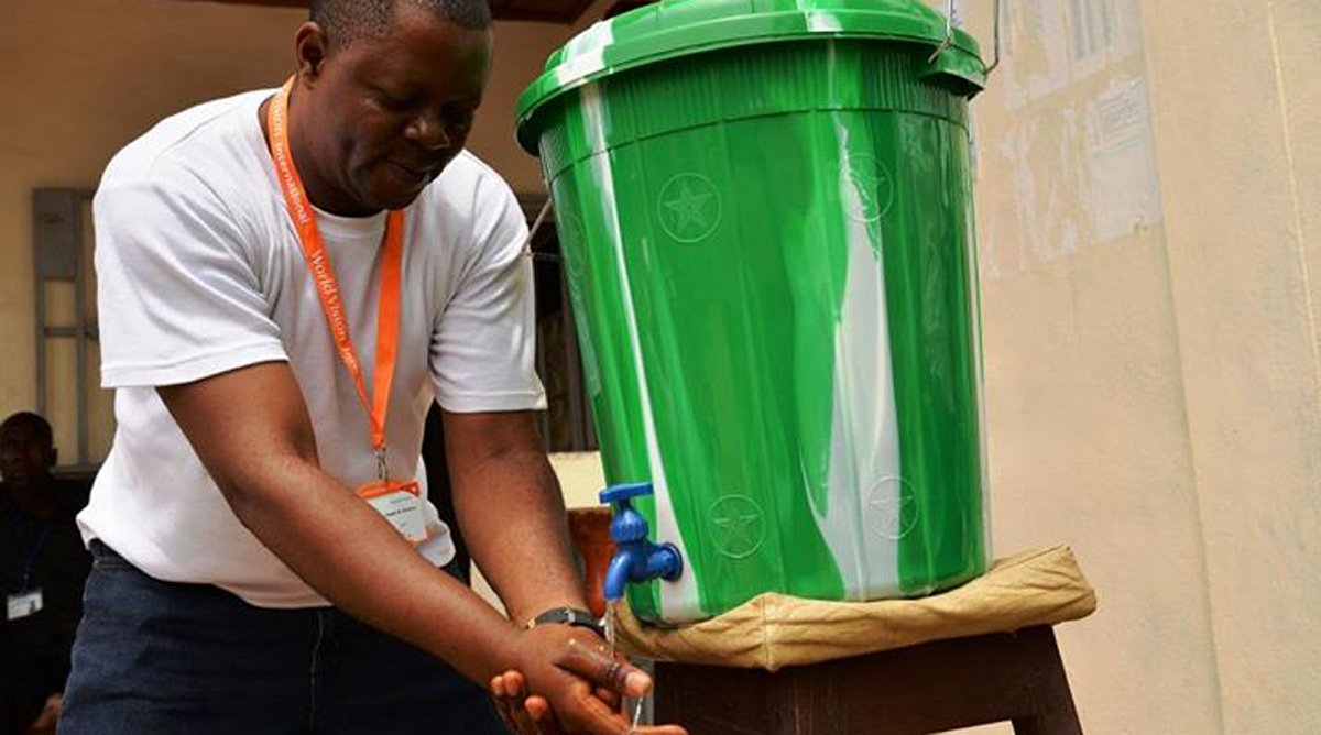 Regelmässiges Händewaschen verhindert eine weitere Verbreitung des Ebola-Virus.