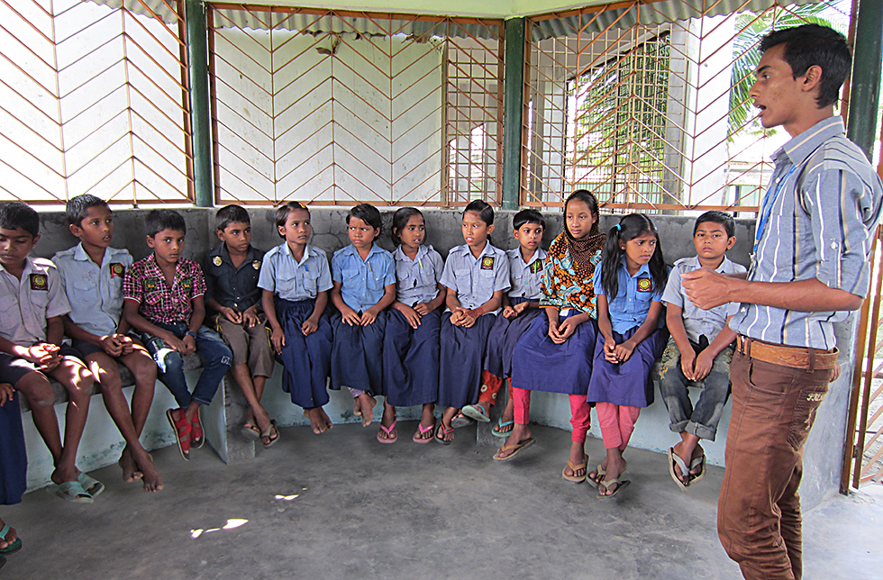 Kinder während Schulunterricht in Muktagacha, Bangladesch