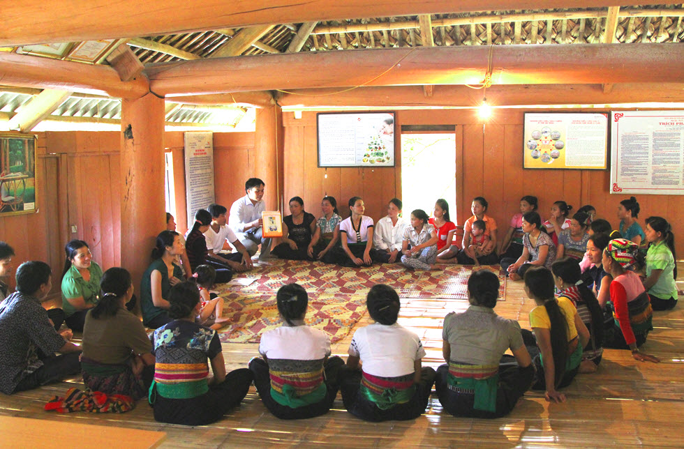 Erwachene erhalten eine Bildung  in Quan Hoa, Vietnam - World Vision Schweiz