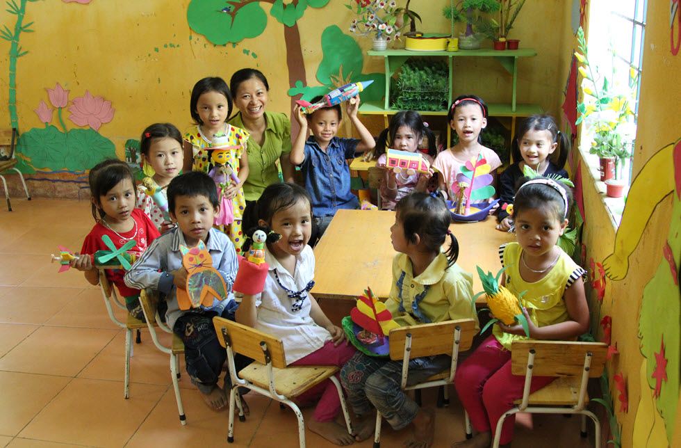Kinder in einer Schuklasse  in Quan Hoa, Vietnam - World Vision Schweiz