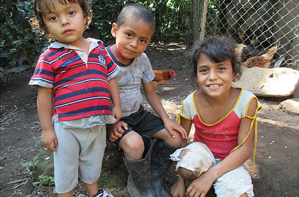 Drei Geschwister in Yali, Nicaragua