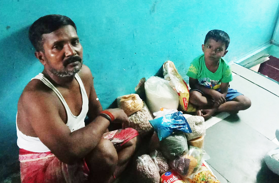 Indien: Vater und Sohn haben sich mit Covid-19 infiziert.