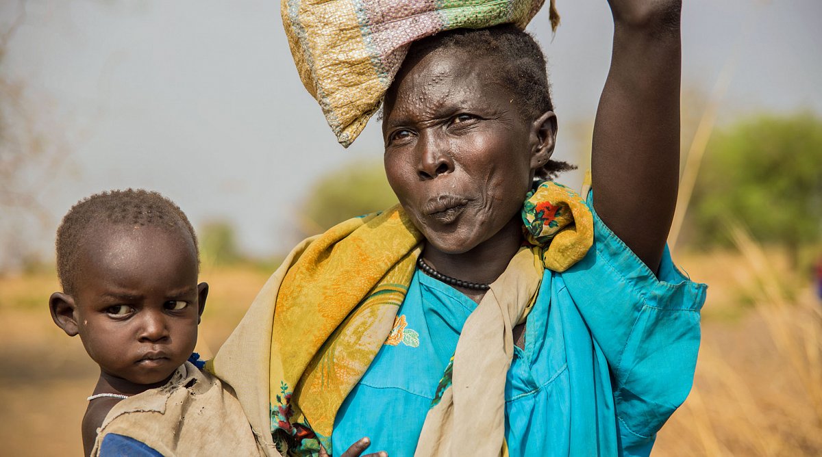 Grossmutter und Enkel aus dem Suedsudan