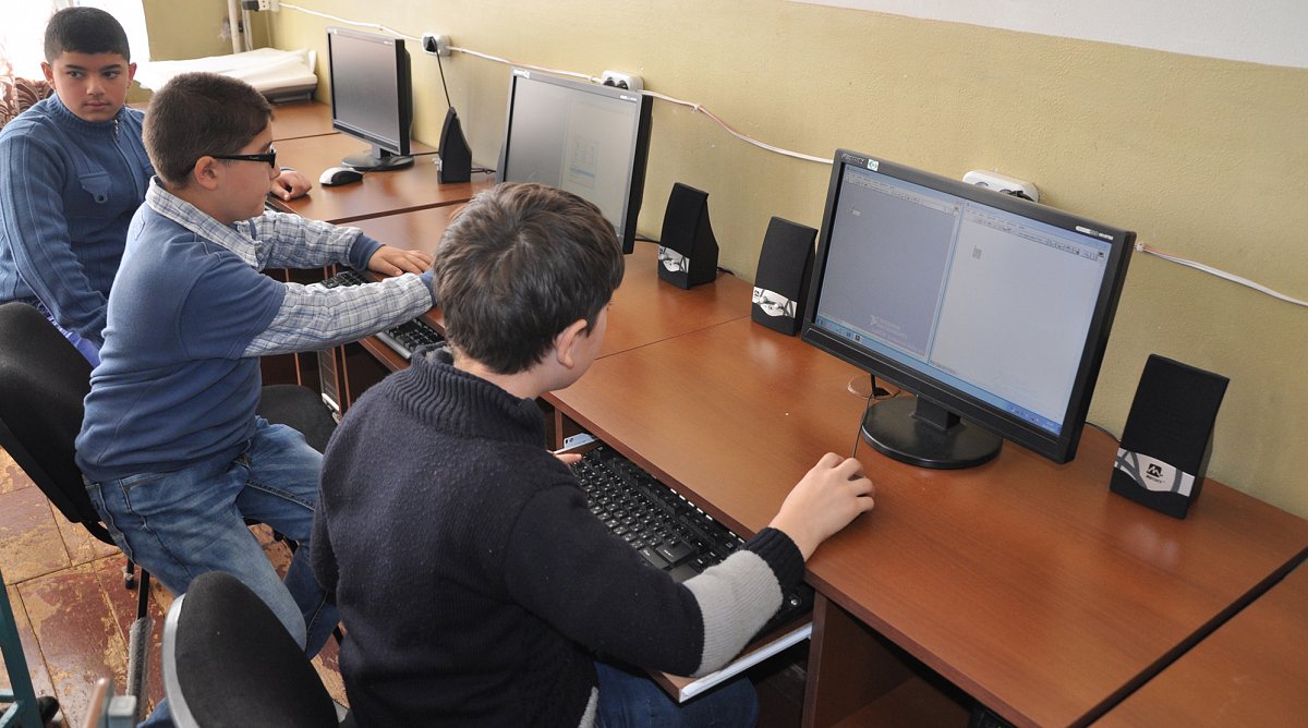 Roboter-Club mit Computern für Schüler in Armenien