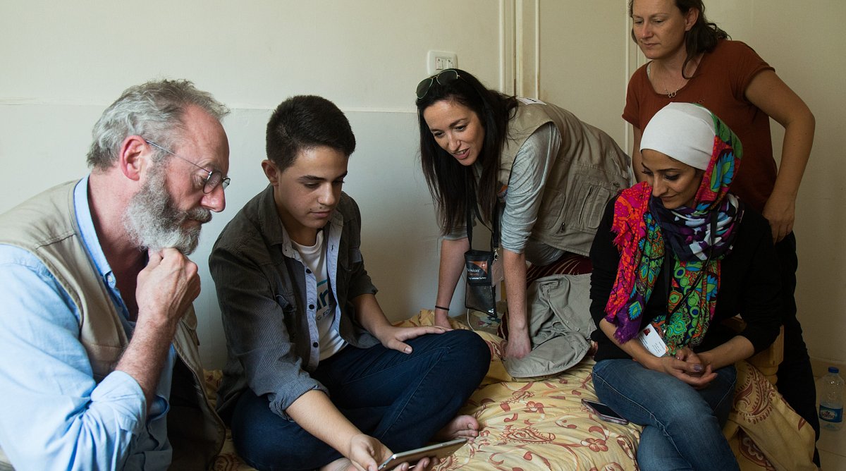 Liam Cunningham besucht Flüchtlingslager in Jordanien