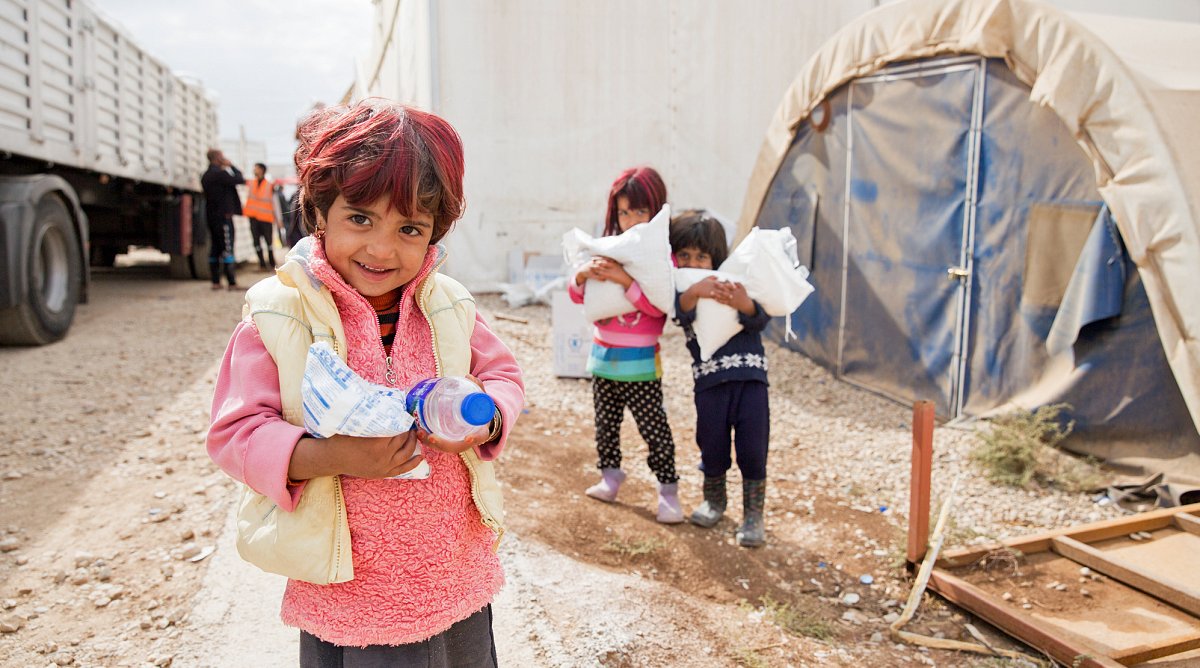 Mädchen in einem Flüchtlingslager in der Nähe von Mossul im Irak