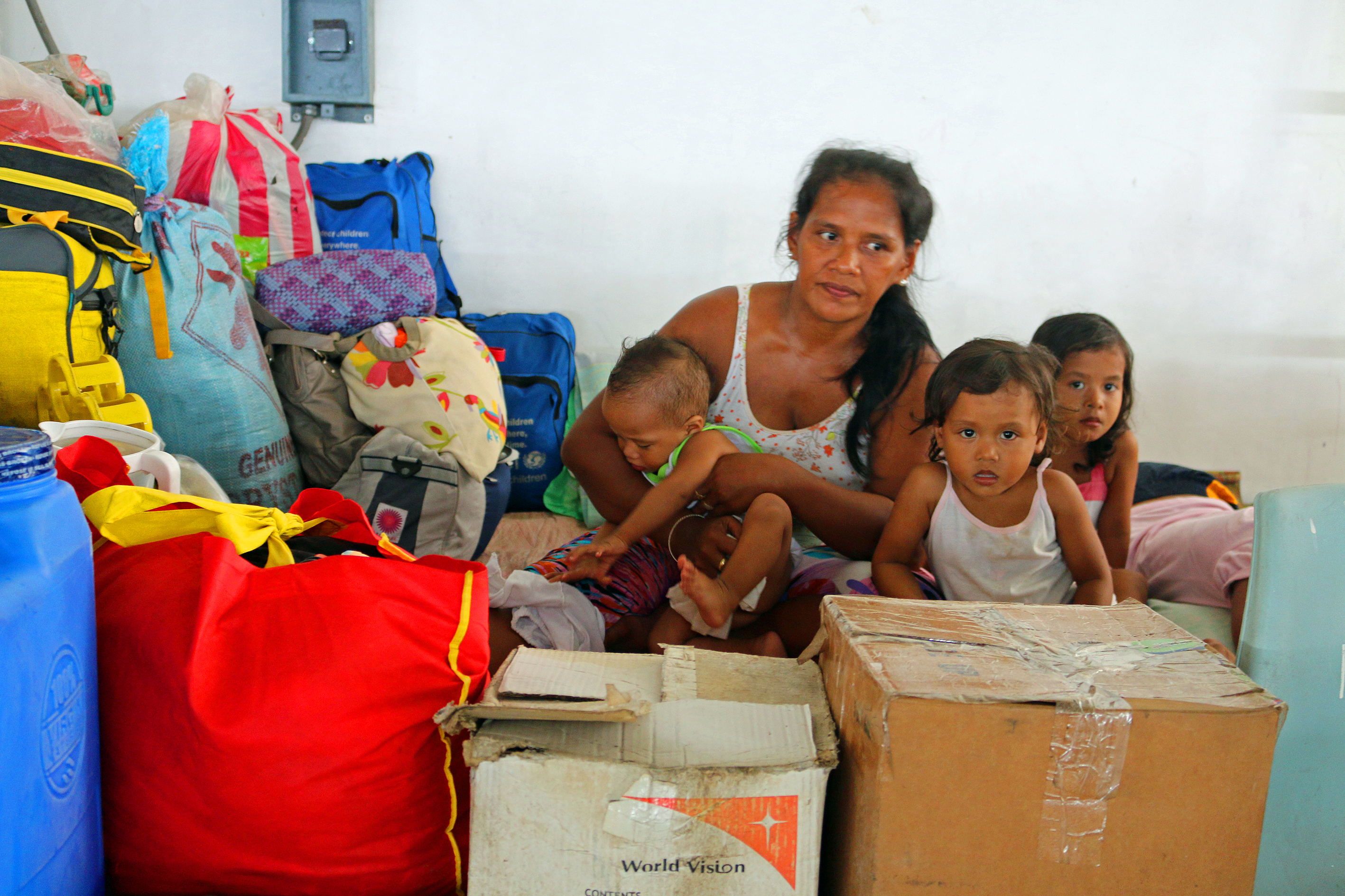 Wilma und ihre Familie in einem Evakuierungszentrum in Tacloban