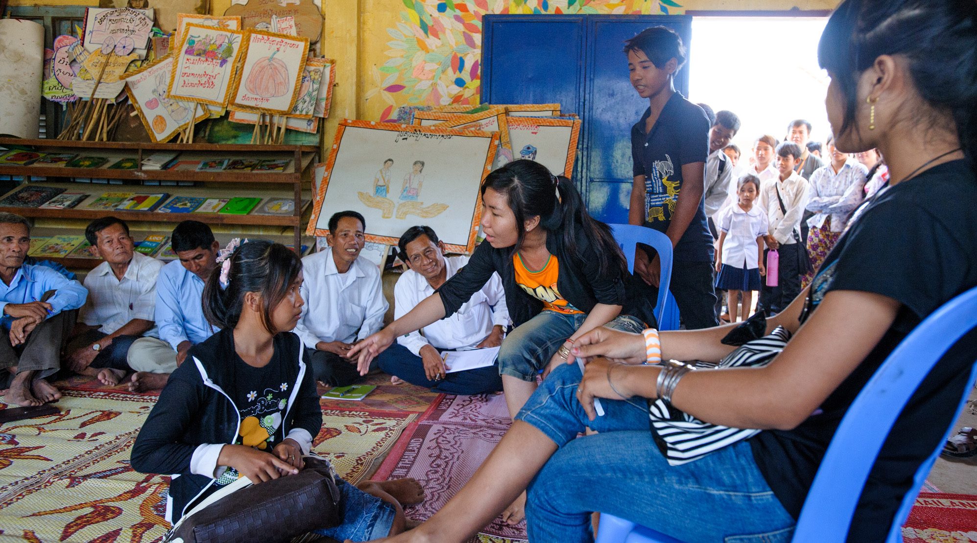 In Kambodscha klärt World Vision an Schulen und öffentlichen Anlässen über die Gefahren von Kinderarbeit auf