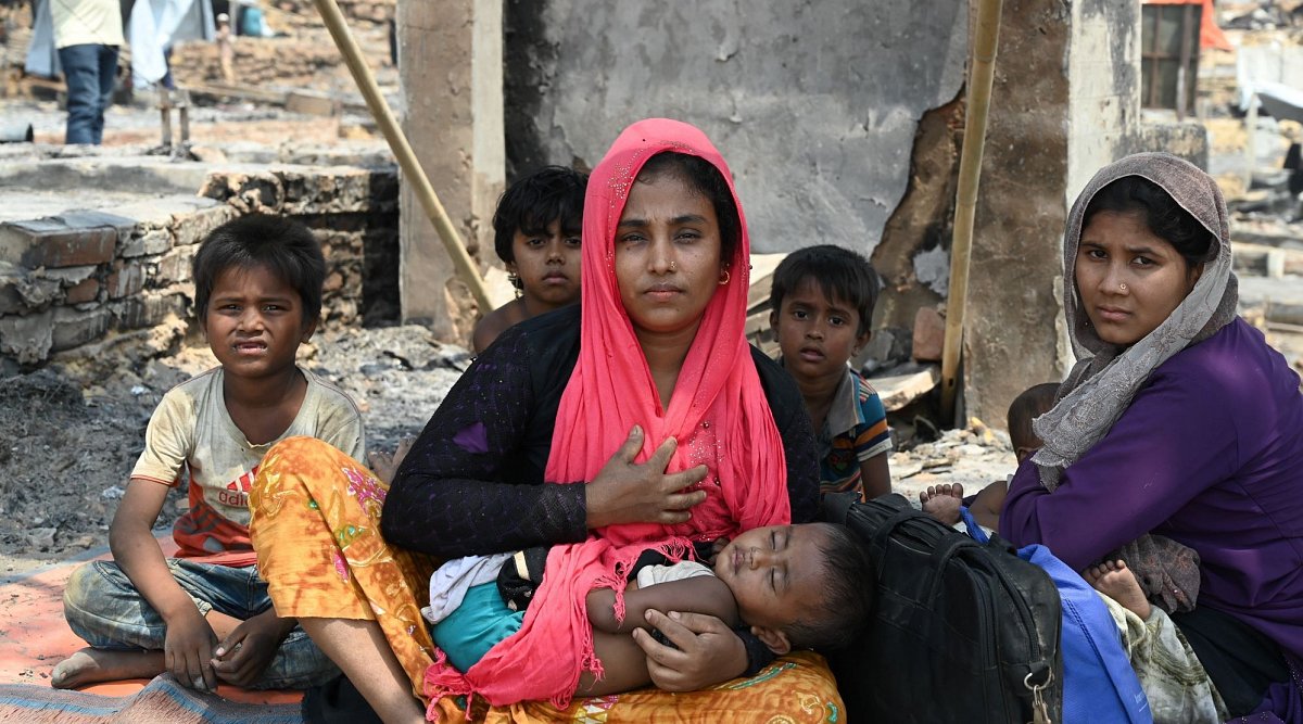 Mutter mit ihren fünf Kindern im ausgebrannten Flüchtlingslager Cox’s Bazar