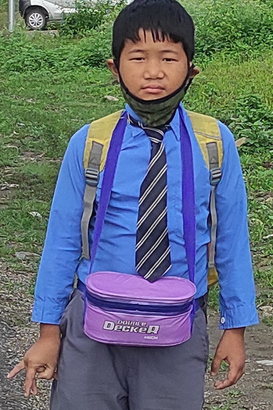 Indien: Ein Junge auf dem Weg zur Schule.