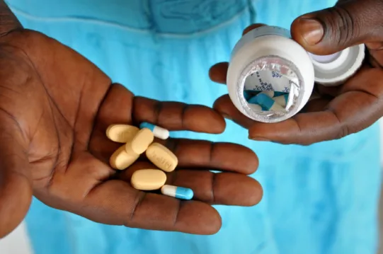 Kürzungen bei globaler Gesundheitsfinanzierung gefährden Millionen Menschenleben